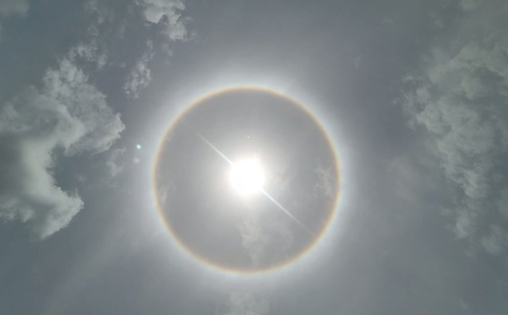 Sun halo being observed in SVG